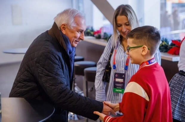 Замминистра обороны РФ исполнил мечту 11-летнего мальчика