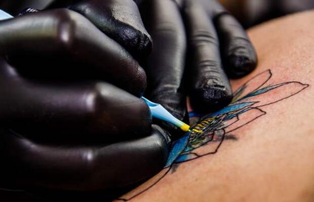 Ученые установили связь между татуировками и развитием рака