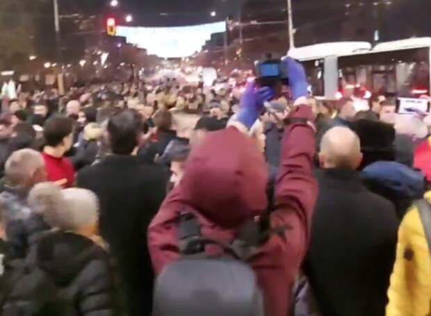 Второй День Массовых Протестов в Столице Болгарии В самом сердце Софии разгорелись масштабные беспорядки.-5
