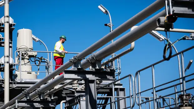 «Линейная работа целиком закончена»: Путин сообщил о завершении укладки первой нитки «Северного потока — 2»