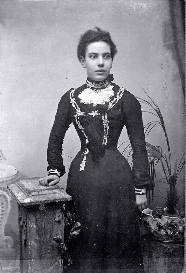 Victorian Women in the 19th Century (37).jpg