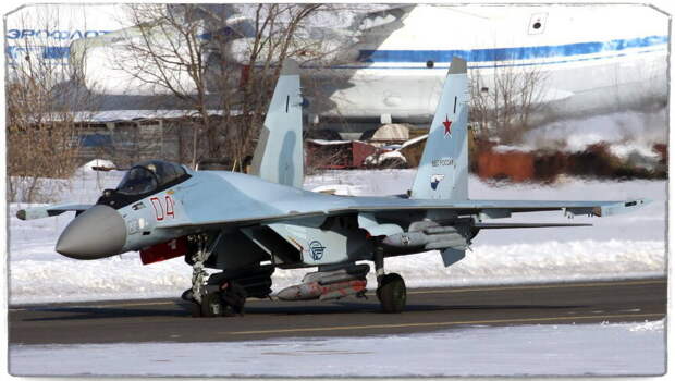 Источник: RussianPlanes.NET, автор - Vyacheslav Babaevsky. Су-35С сразу с четырьмя макетами Х-31А/П. Обычно же на один носитель вешают две ПРР/ПКР, хотя всё зависит от ситуации.