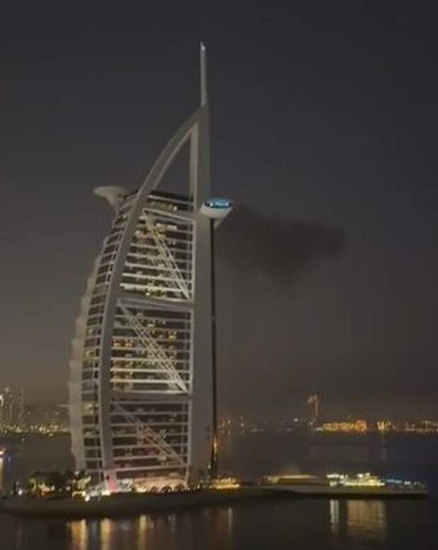 Отель «Бурдж-аль-Араб» в Дубае загорелся после атаки беспилотника Ирана