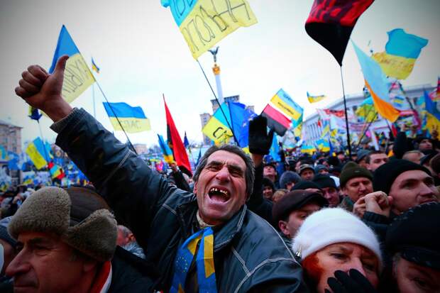 Верной дорогой: большинство украинцев за единственный государственный язык и вступление в ЕС и НАТО