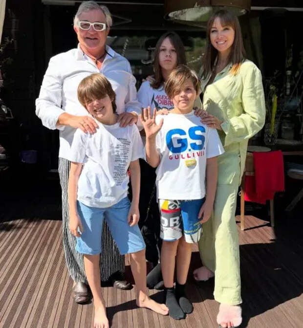 Дмитрий и Полина Дибровы с детьми