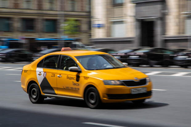 Глава «Объединения пассажиров» Зотов: Таксисты реже других нарушают правила и попадают в ДТП