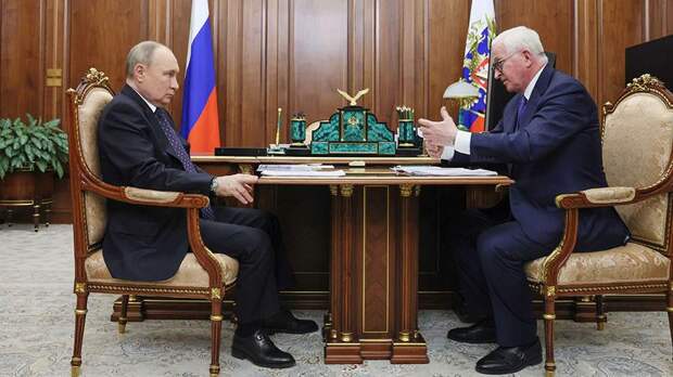Путин завершил двухчасовую закрытую встречу с бизнесом