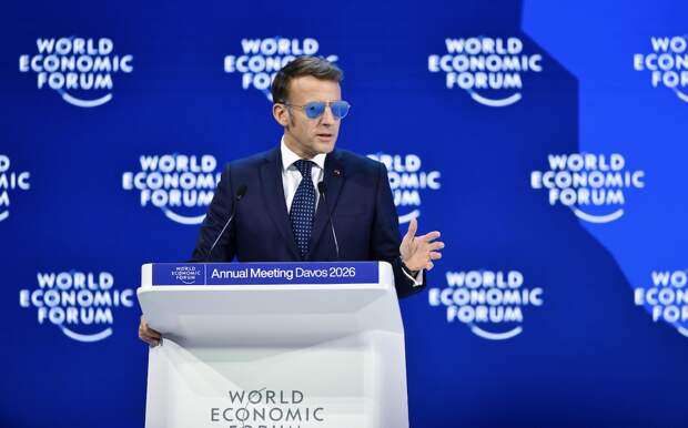 Макрон прокомментировал слив Трампом их частной переписки