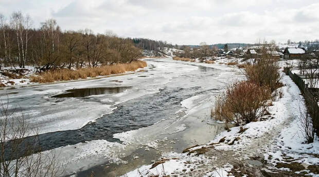 Следы на берегу реки нашли на месте пропажи трех школьников в Звенигороде