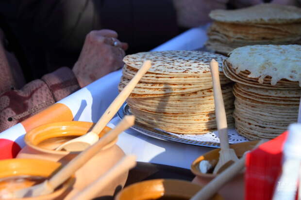 Врач назвала безопасную норму блинов в Масленицу