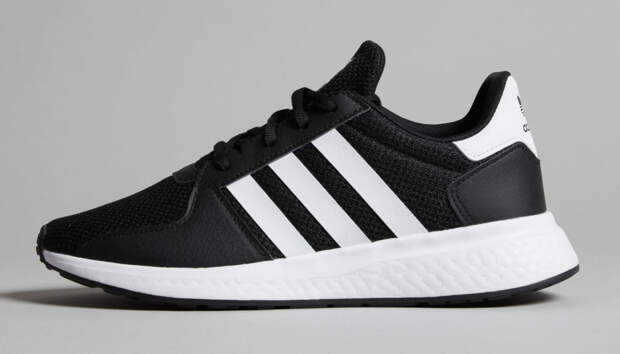 Adidas исчезает с полок российских мультибрендовых магазинов