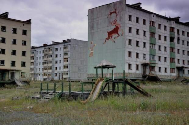 Кадыкчанский «дом с оленями»./Фото: cdn.fishki.net Кадыкчанский «дом с оленями»./Фото: cdn.fishki.net