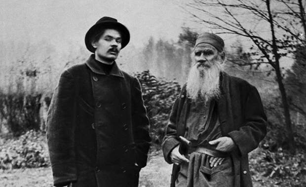 Писатели Максим Горький и Лев Толстой в Ясной поляне Писатели Максим Горький и Лев Толстой в Ясной поляне