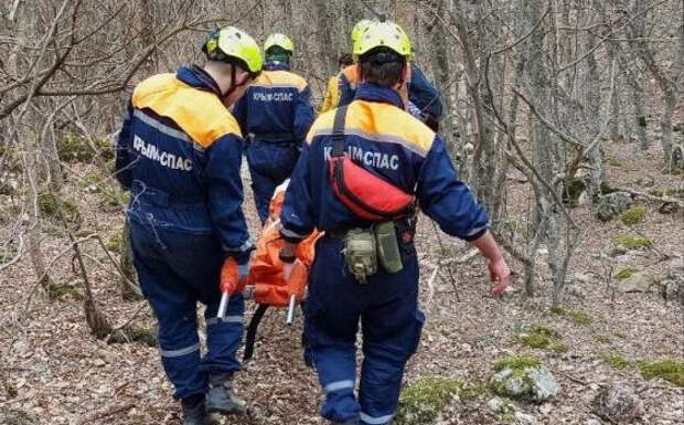 В горах Крыма спасли туристку с переломом плеча
