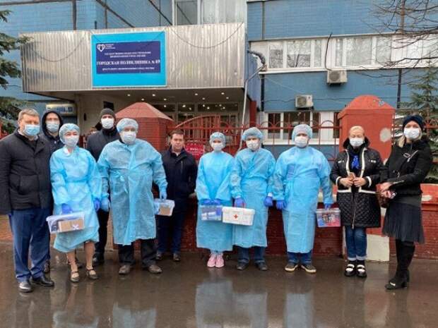 В помощь московским медикам выделили дополнительный транспорт. Фото: ЕР