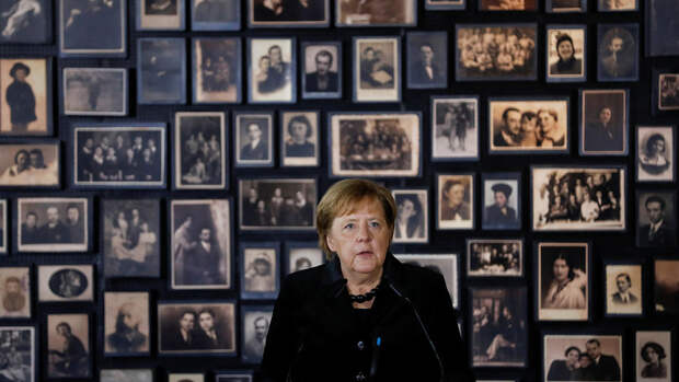 Меркель призналась в Освенциме, что испытывает стыд за преступления нацистов