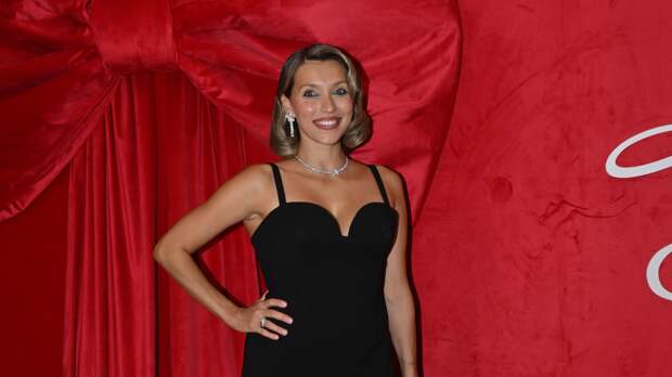 Регина Тодоренко показала фигуру в облегающем комбинезоне после третьих родов