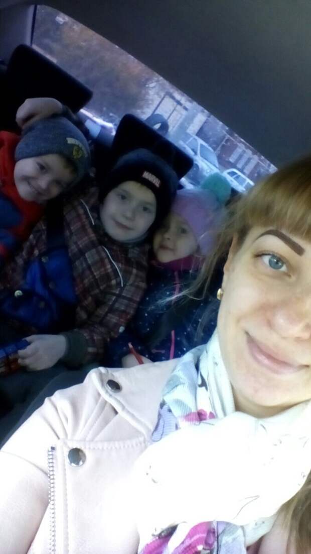 Как у многодетной мамы с младенцем на руках эвакуатор машину забирал...