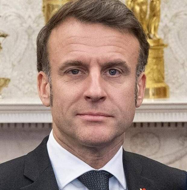 Президент Франции Макрон заявил о решении установить прямой канал связи с РФ