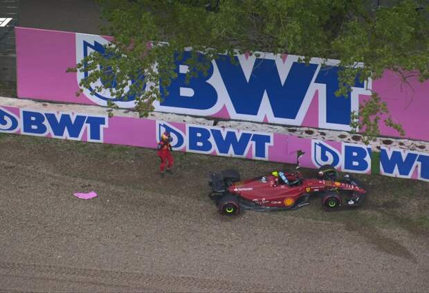 Карлос Сайнс отметил продление контракта аварией в квалификации