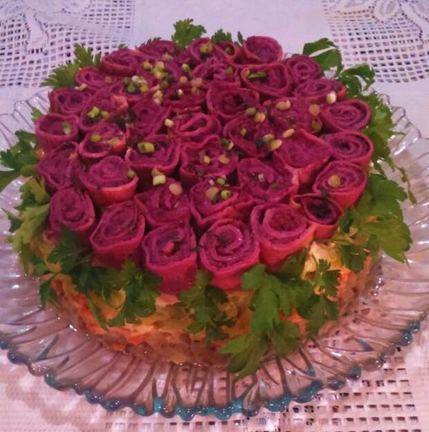 Салат украшаем зеленью на свой вкус Салат украшаем зеленью на свой вкус