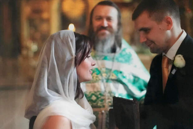 Жена рэпера Басты опубликовала архивное фото с их венчания