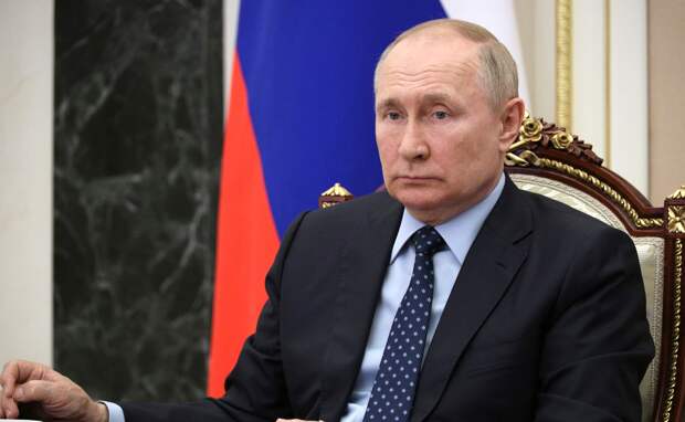 Путин продлил ответные меры России на потолок цен на нефть