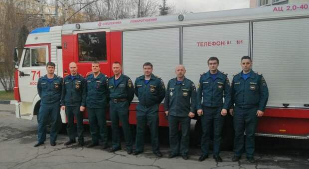 Пожарные ВАО спасли 7 человек. Фото: Пресс-служба МЧС по ВАО