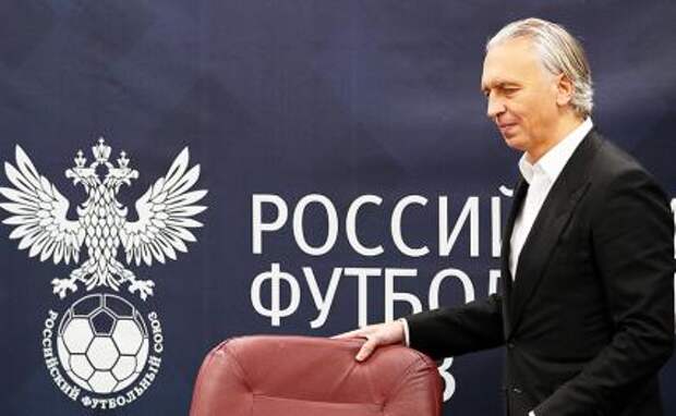 Российский футбол заплутал в двух соснах, в одну из них врежется лбом