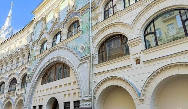 Три жилых дома, ставших «актерами» телесериалов, отремонтировали в столице