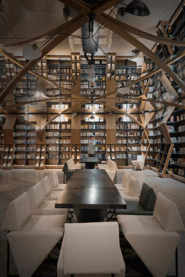 Интерьер книжного магазина в Шанхае