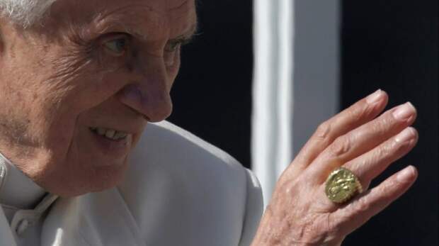 Почему перстень папы римского называется «Кольцо рыбака» и в чем его секрет