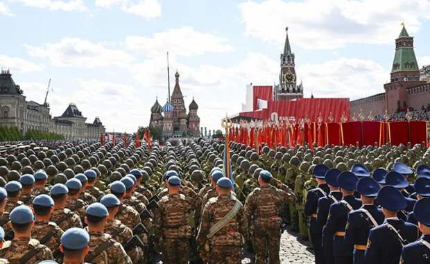 На Мавзолей Трампа не пустят, но с трибуны посмотреть Парад Победы может и пригласят