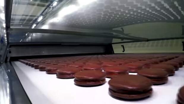Завораживающие видео: как делают M&M’S, чипсы, чокопай, конфеты и прочие вкусности