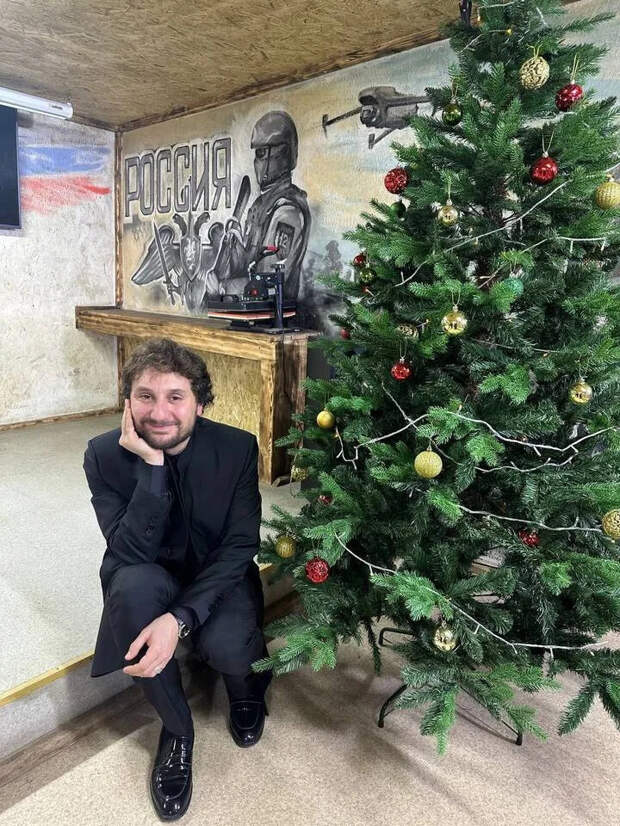 Артисты Вахтанговского театра дали концерт для танкистов на передовой