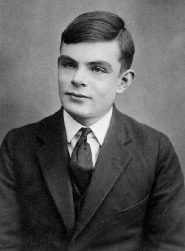 Алан Тьюринг - человек, сделавший огромный вклад в дешифровку . /Фото: wikipedia.org