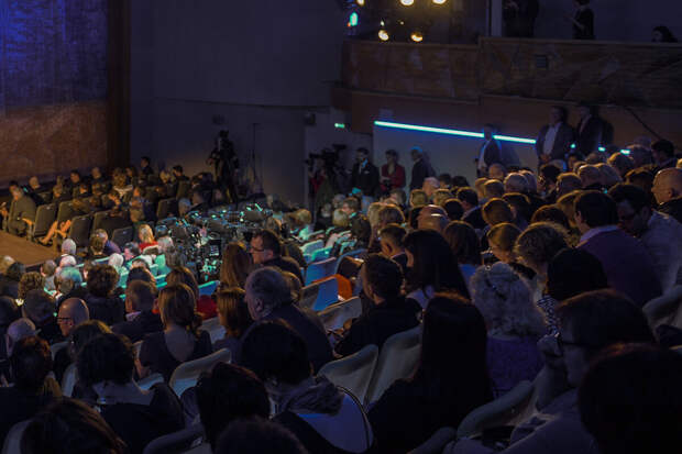 Капельдинер Татаринова: нельзя вводить строгий дресс-код в театрах