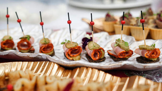 Врач предупредил россиян об опасности "вчерашних" блюд с новогоднего стола