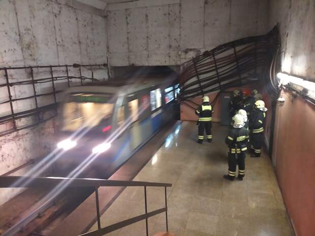 Пожарные ПСО № 204 потушили условный пожар на станции Московского метрополитена