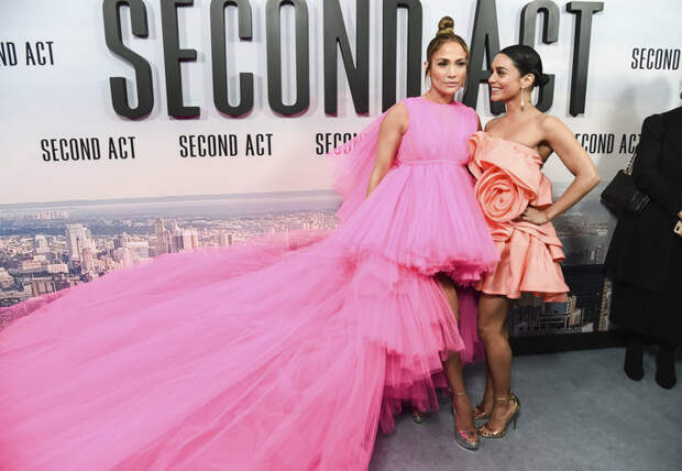 Jennifer Lopez with Vanessa Hudgens at the premiere of