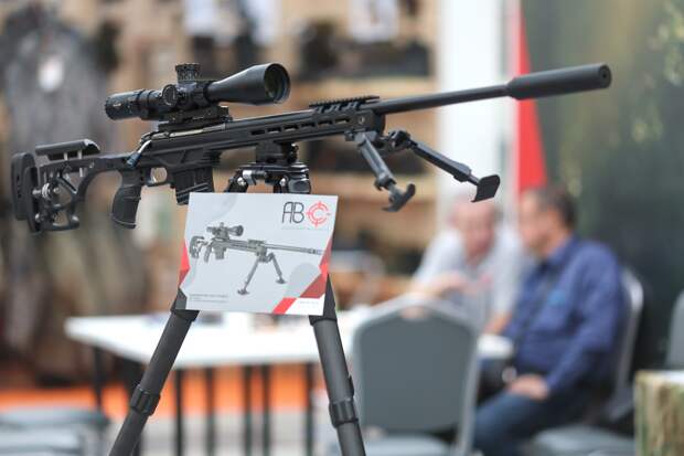 В Москве заметили мужчину с винтовкой