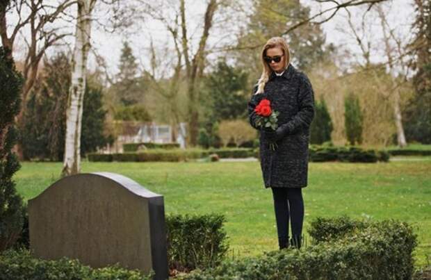 Идете навестить родных на кладбище - знайте, как правильно уйти оттуда: 4 запрета, которые нельзя нарушать, чтобы не приманить несчастья и б