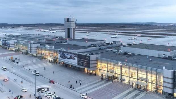 В аэропорту Екатеринбурга проверяют сообщения о взрывном устройстве в самолёте