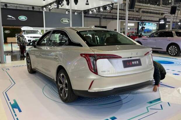 hongqi-e-qm5 - ev-china-красный флаг-2021-proauto-03