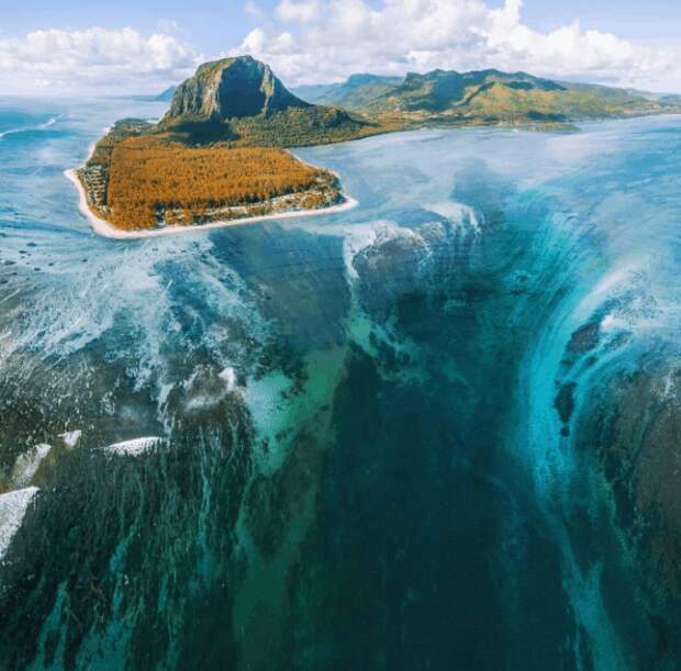 12. Из-за оптической иллюзии на Маврикии кажется, что песок на дне океана выглядит как пропасть боязнь, в мире, вода, красота, талассофобия, фото