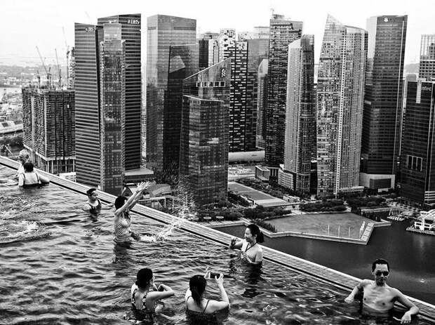 Знаменитый бассейн отеля Marina Bay Sands в Сингапуре (Роберт Хуберман, категория "Города") National Geographic Traveller 2019, конкурс, мир, путешествие, финалист, фотограф, фотография, фотомир