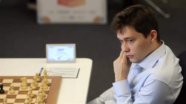 Есипенко сыграл вничью с Каруаной на турнире претендентов