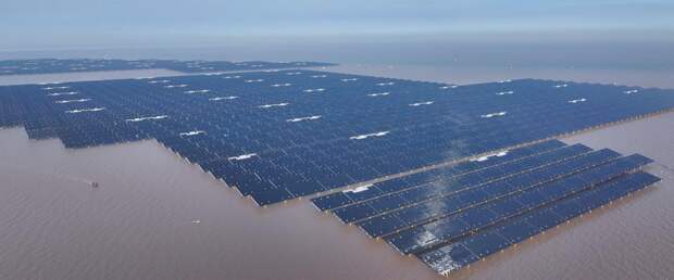 В Китае запустили крупнейший в мире морской солнечный проект мощностью 1 ГВт