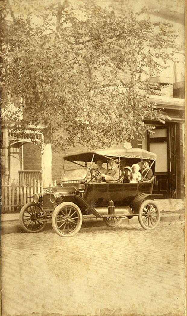 Семья в Ford Model T, Нью-Йорк, 1913 винтажные фото, история, олдтаймер, ретро, ретро авто, ретро фото, старина, фото