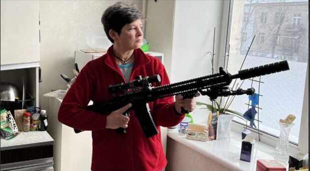 Украинка купила карабин и готовится сражаться против «российского вторжения»